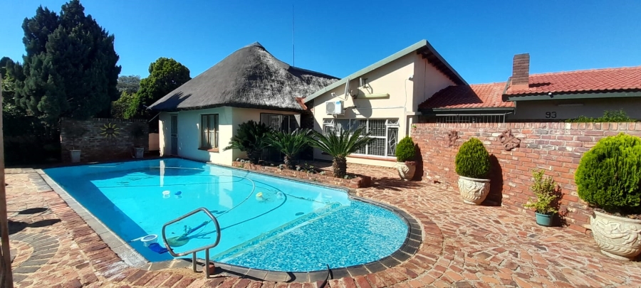 5 Bedroom Property for Sale in Meiringspark North West
